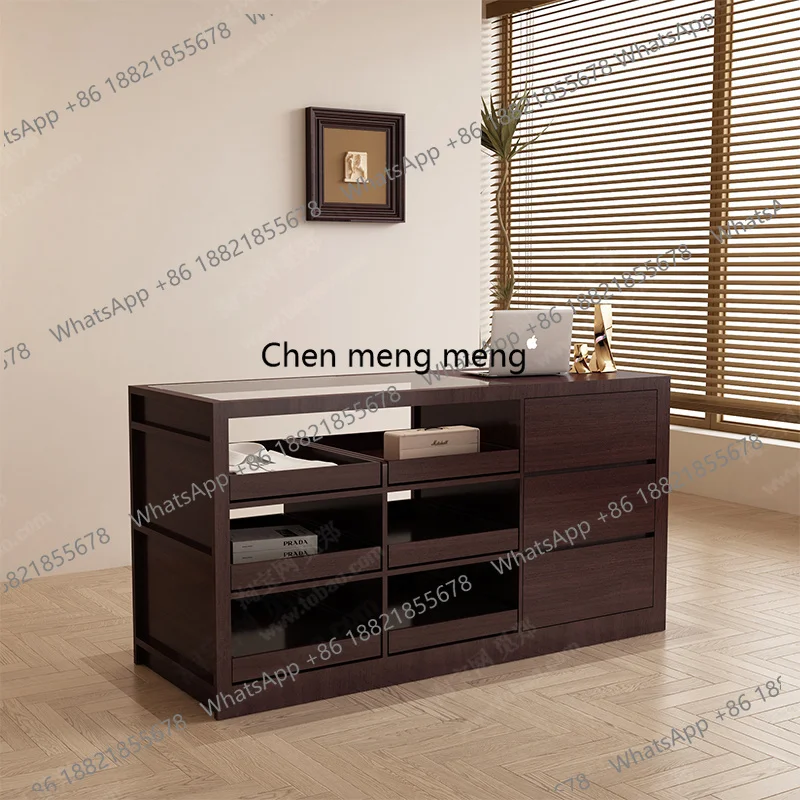 Glass Cabinet Display - Sklep odzieżowy damski Nakashimadai, torba na